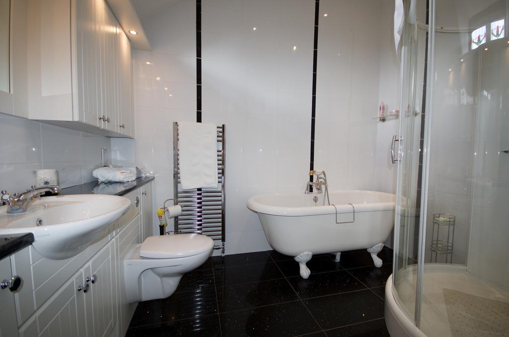 Muirholm Bed And Breakfast Paisley Room photo