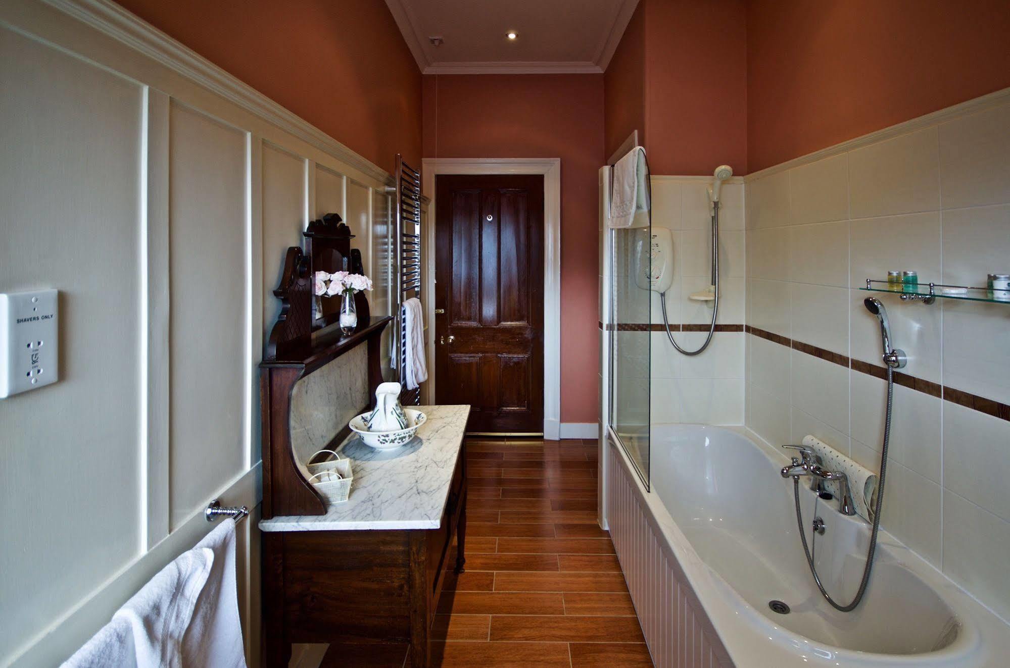 Muirholm Bed And Breakfast Paisley Exterior photo